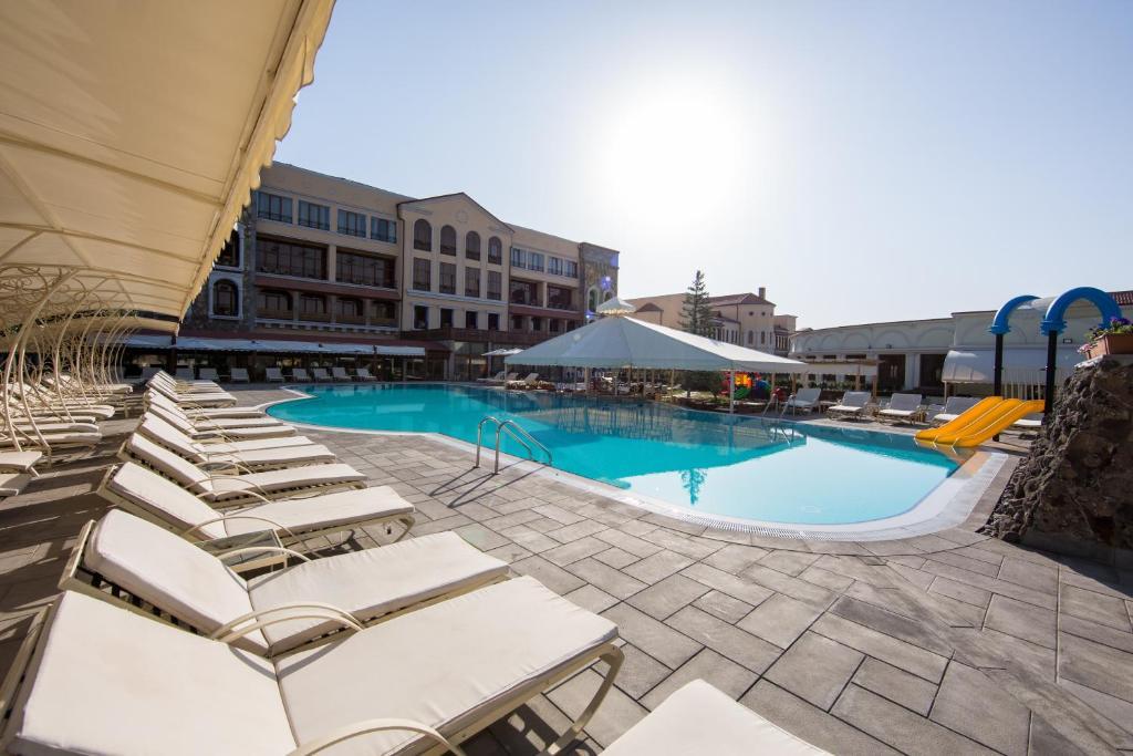 Caucasus Hotel Kasagh Exterior foto The swimming pool at the hotel